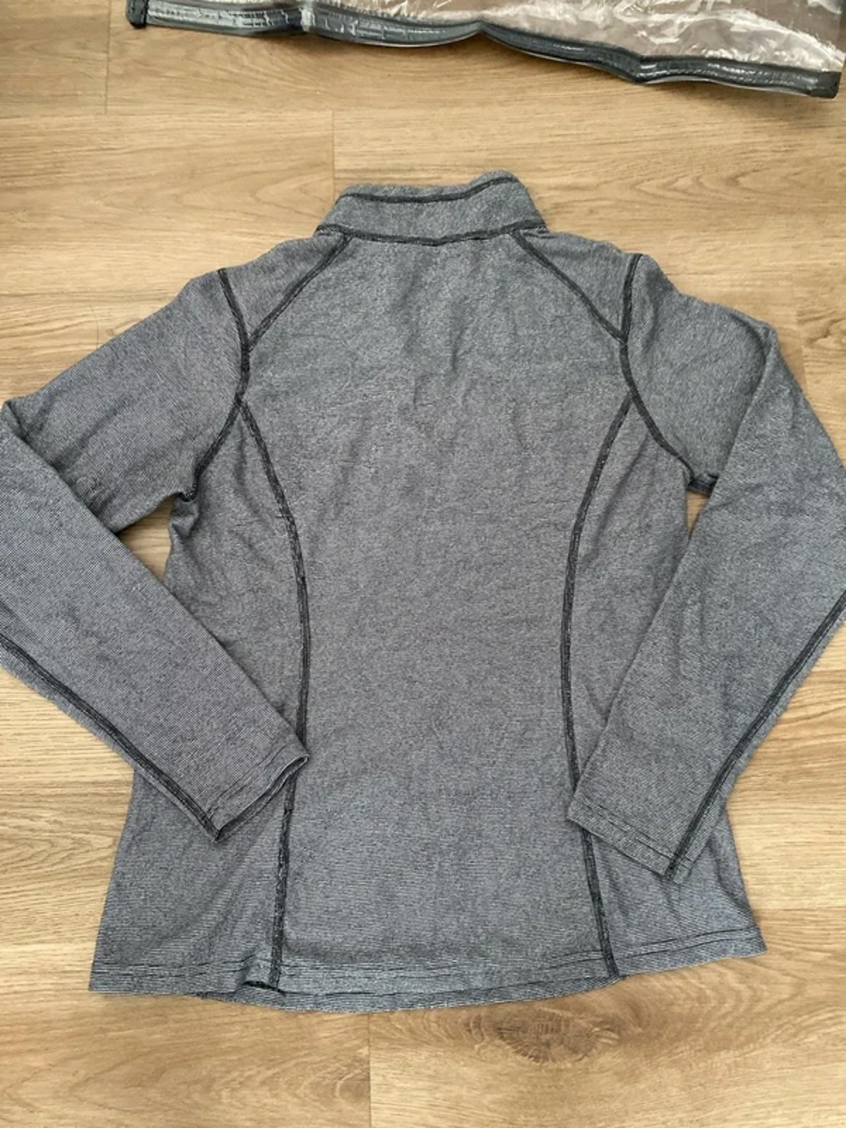 The North Face 1/4 zip sweater grey flecked medium women’s