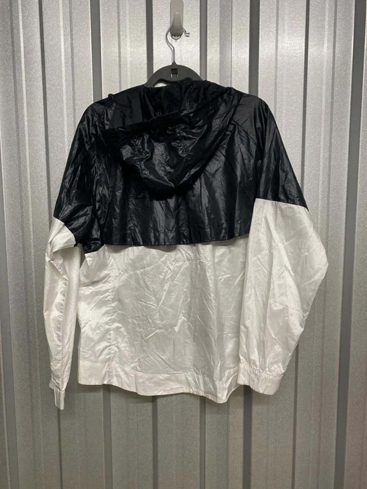 Nike windbreaker black and white large