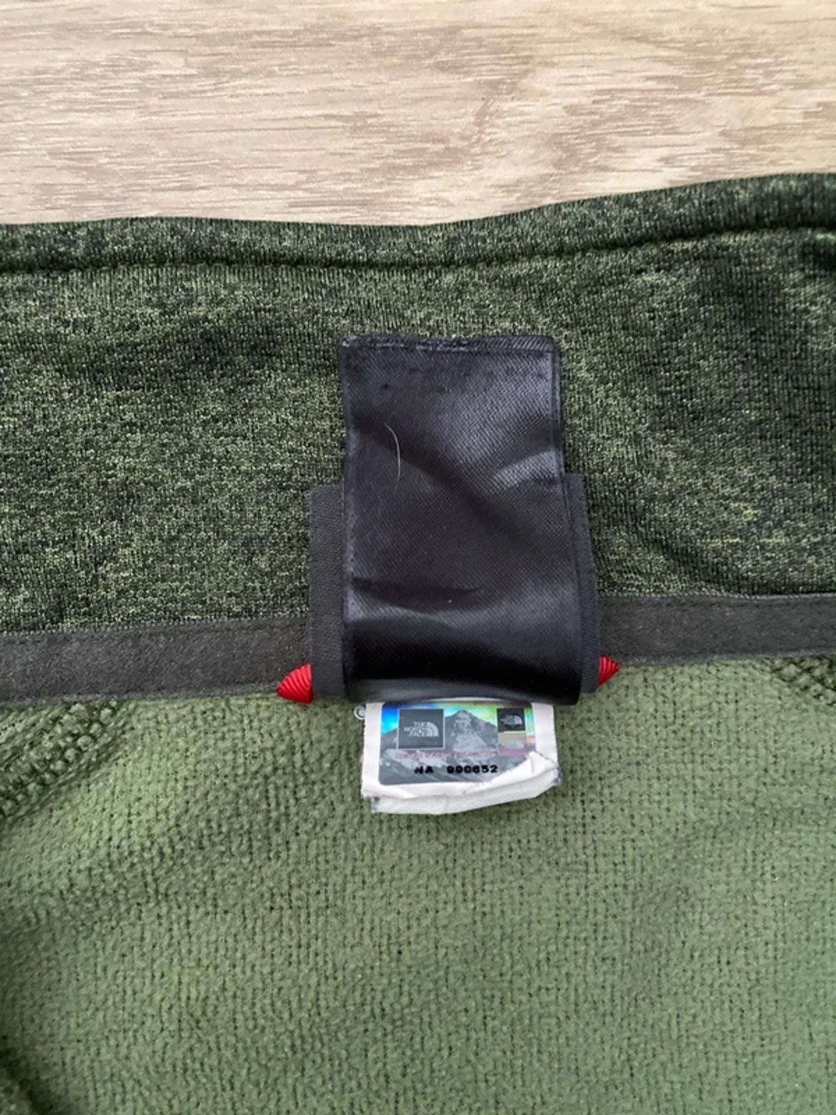 The North Face mens 1/4 zip green sweater/top large