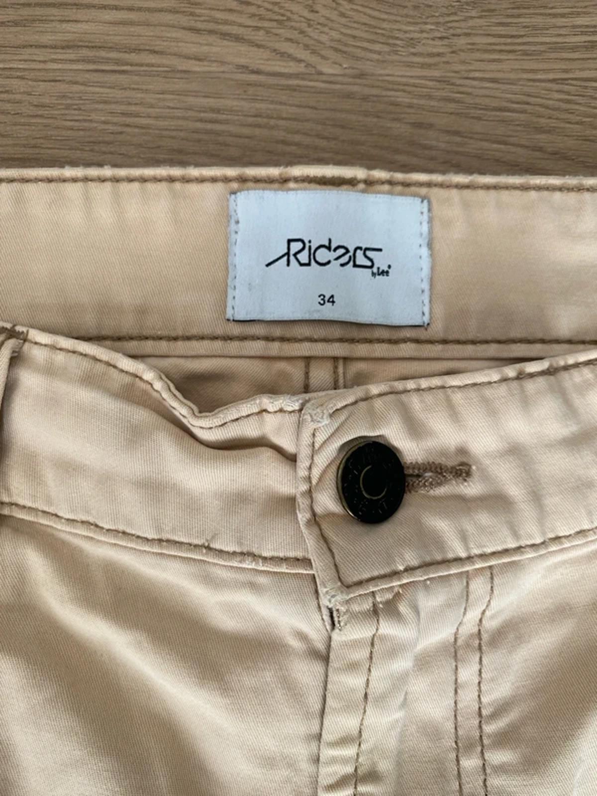 Lee Riders Shorts size 34  creamy/beige colour