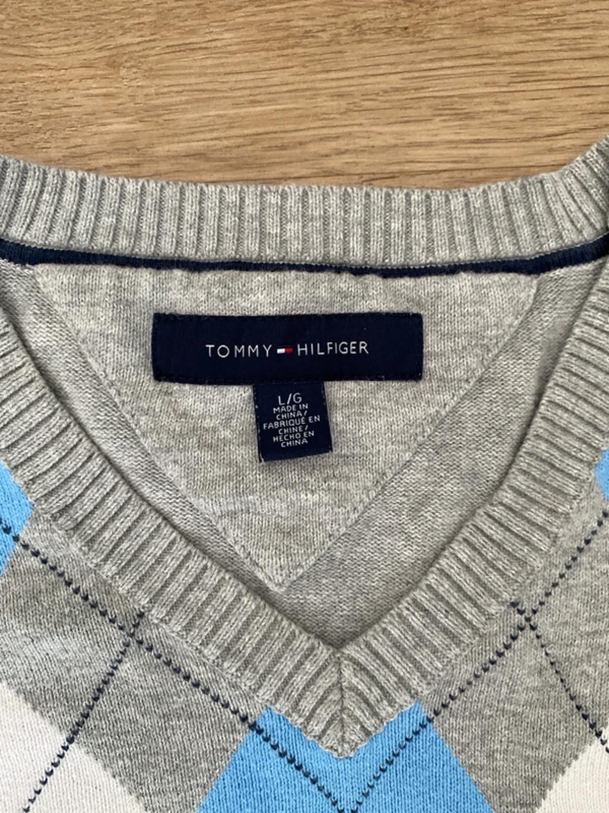 Tommy Hilfiger Grey v neck sweater large