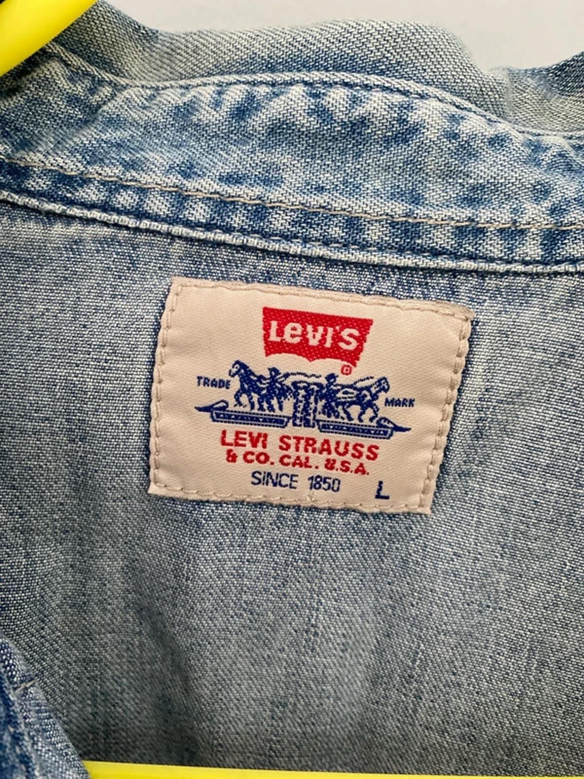 Levi’s Strauss large long sleeve shirt blue