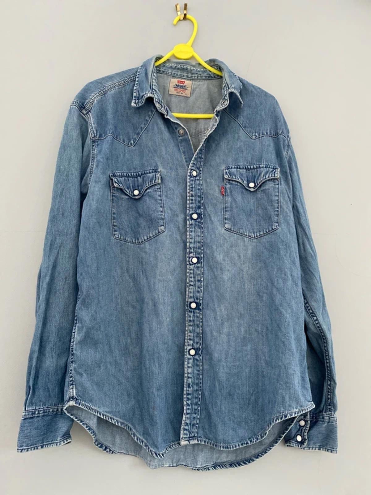 Levi’s Strauss large long sleeve shirt blue