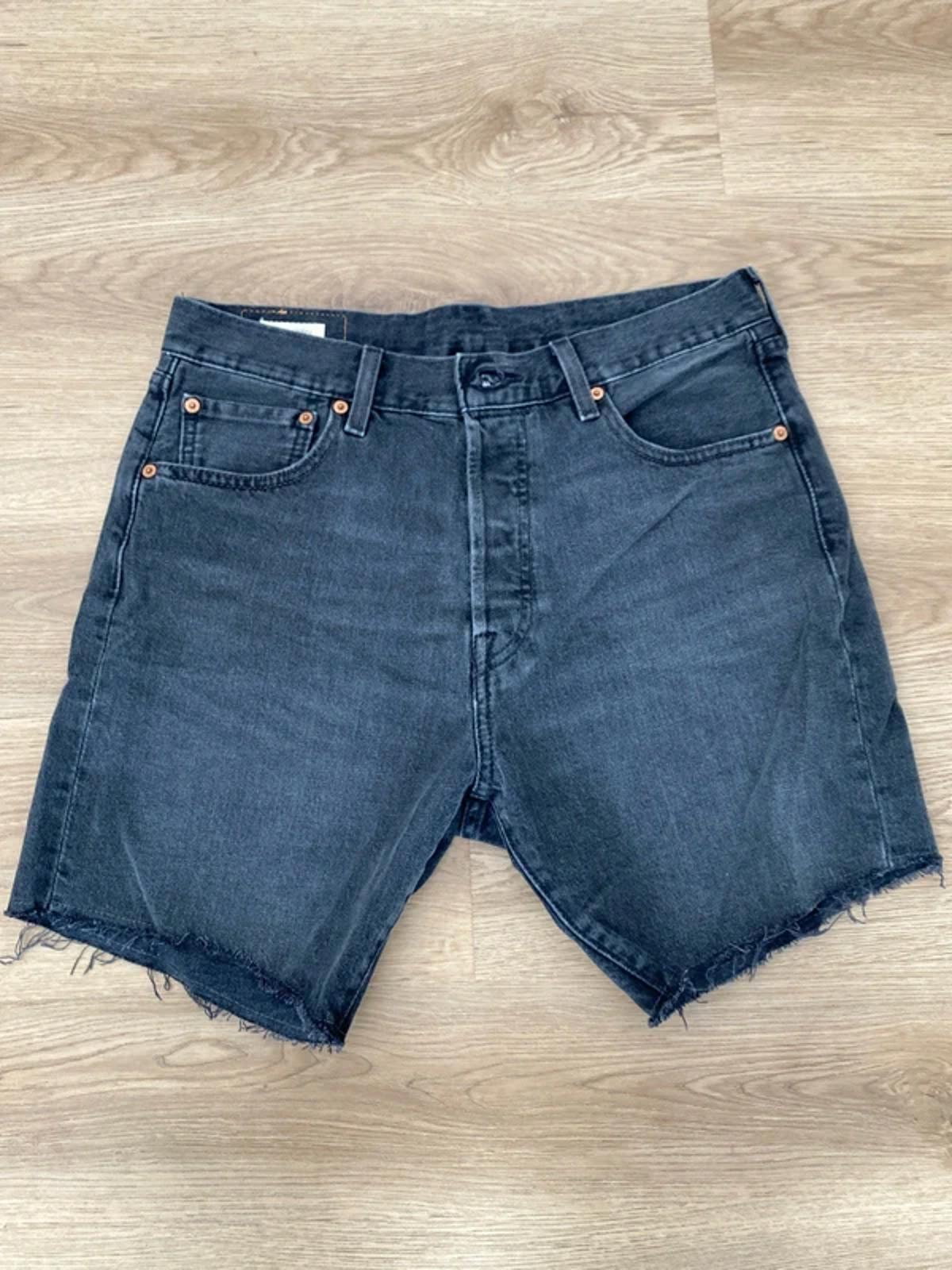 Levis Strauss 501’s jeans cut down shorts size size 32