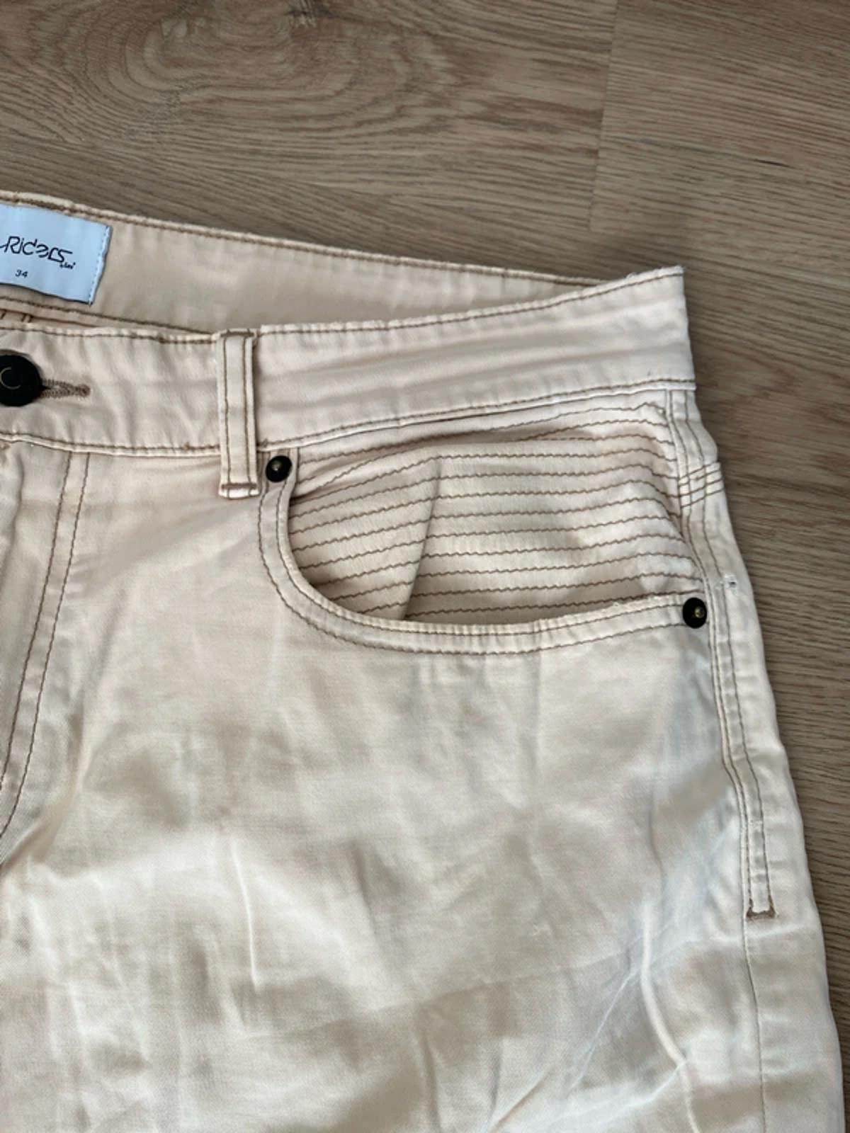 Lee Riders Shorts size 34  creamy/beige colour
