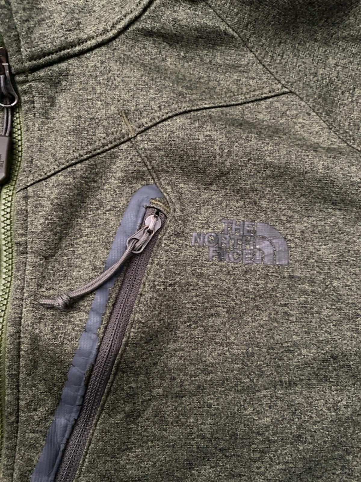 The North Face mens 1/4 zip green sweater/top large