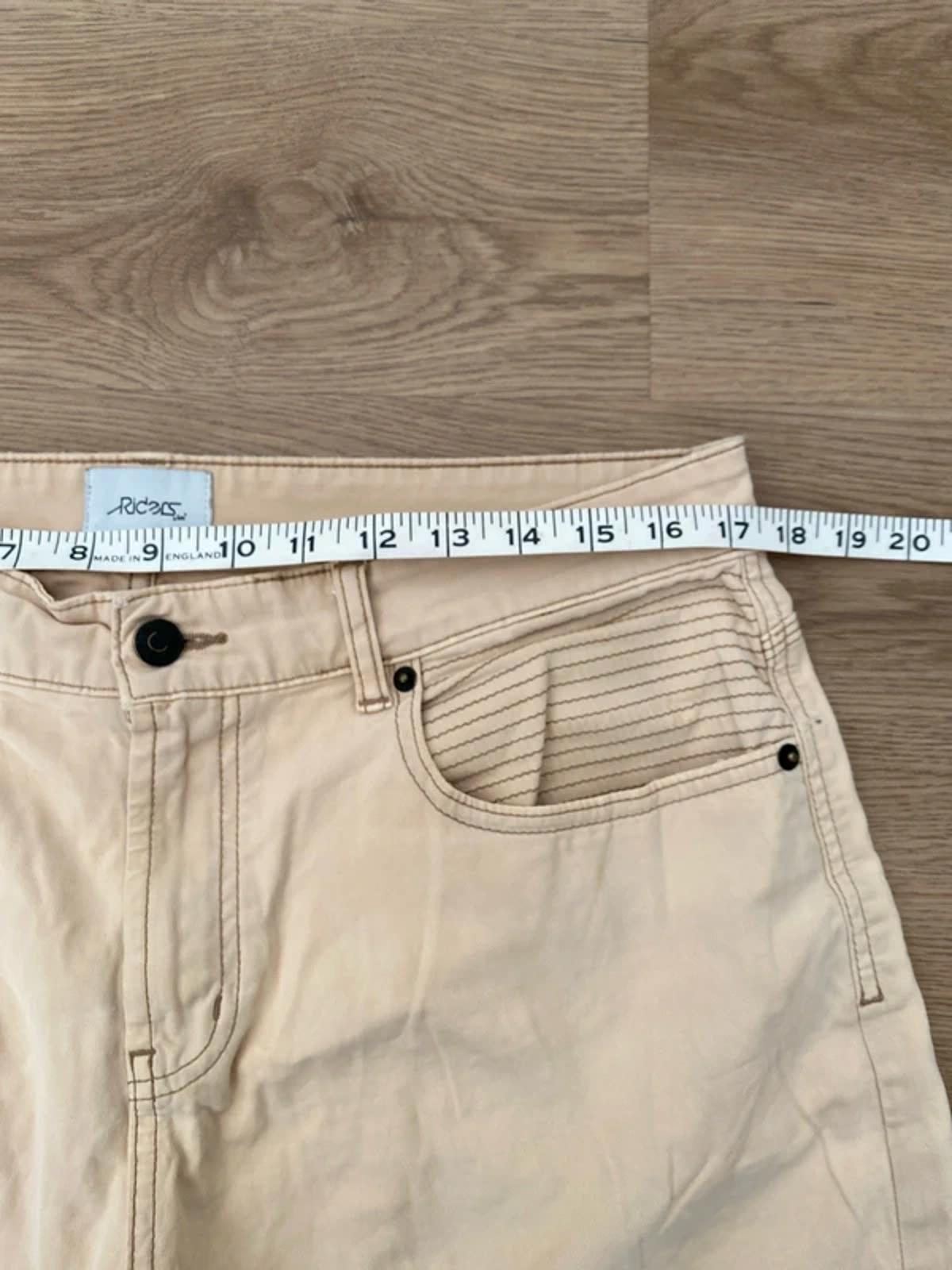 Lee Riders Shorts size 34  creamy/beige colour