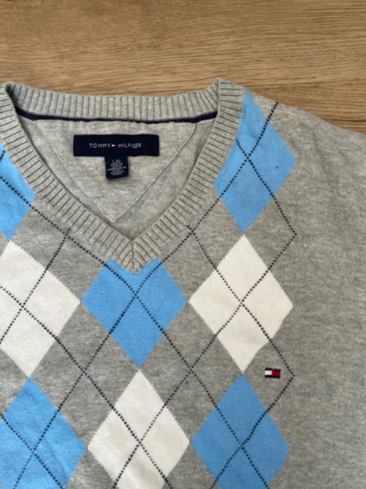 Tommy Hilfiger Grey v neck sweater large