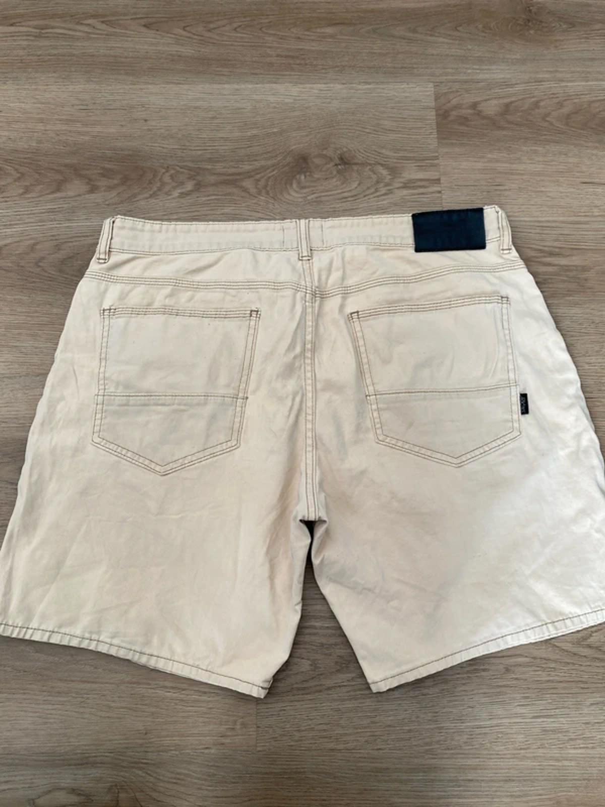 Lee Riders Shorts size 34  creamy/beige colour